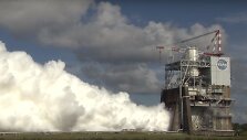 NASA i&scaron;bando galingos raketos variklį