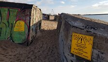 Melnragėje stovintis bunkeris vis skalaujamas jūros ir tapo pavojingas.