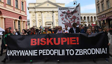 Protestas prie&scaron; dangstomus Lenkijos katalikų dvasininkų lytinius nusikaltimus