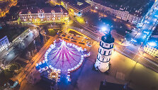 Vilniaus Kalėdų eglė i&scaron; pauk&scaron;čio skrydžio