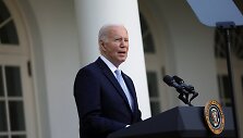 J. Bidenas / Leah Millis / REUTERS