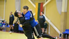 &bdquo;&Scaron;viesos&ldquo; rankininkai namuose 33:22 (17:13) nugalėjo ketvirtą vietą užimančią Alytaus &bdquo;Varsos-Stronglaso&ldquo; komandą .