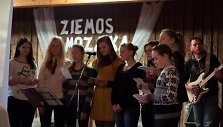 Skambant muzikos ritmams mokiniai pasakojo apie ekologines problemas. Organizatorių nuotr.
