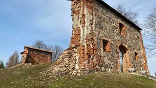 &Scaron;v. Viktoro bažnyčios griuvėsiai, Kalnujai