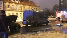 Klaipėdoje automobilis trenkėsi į &bdquo;Klaipėdos vandenų&ldquo; mikroautobusą