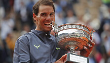 Rafaelis Nadalis su &bdquo;Roland Garros&ldquo; trofėjumi