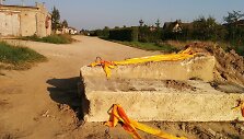 Plungėje lyg kare &ndash; žmonės be jokių derinimų betono luitais blokuoja gatves