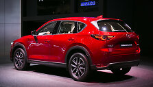 Naujas &bdquo;Mazda CX-5&ldquo; modelis buvo pristatytas 2017-ųjų Ženevos automobilių parodoje
