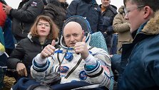 Beveik metus kosmose praleidę TKS nariai sėkmingai grįžo į Žemę