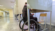 Sekmadienį balsavusiems neįgaliesiems teko įveikti tikrą kliūčių ruožą