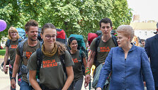 Misijos dalyviai sekmadienio popietę vyko į Prezidentūrą, kur &scaron;alies vadovė Dalia Grybauskaitė pakvietė juos pietų.
