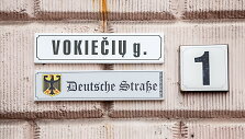 Vokietijos vienybės dieną Vilnius Vokiečių gatvę papuo&scaron;ė užra&scaron;u &ndash; &bdquo;Deutsche Stra&szlig;e&ldquo;
