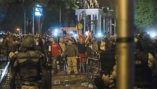 Makedonijoje protestuotojai &scaron;turmavo parlamentą