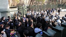Irane protestuotojai i&scaron;ėjo į gatves