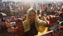 Persekiojami rohinjai i&scaron; savo &scaron;alies bėga į Banglade&scaron;ą