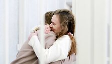 Įkalintos baltarusių žurnalistės Darja Čulcova ir Kaciaryna Bachvalava