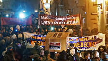 Latvijos rusakalbių protestas prie&scaron; permainas &scaron;vietimo sistemoje