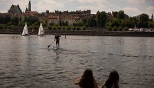 Vyras ant irklentės