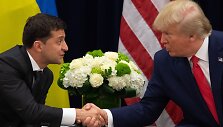 Ukrainos prezidentas Volodymyras Zelenskis ir buvęs JAV prezidentas Donaldas Trumpas, 2019 m.