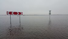 Lenkijoje automobilį i&scaron;sinuomojusios prancūzės kelionę baigė Rusnės potvynio vandenyse.