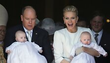 Monako princas Albertas II ir kunigaik&scaron;tienė Charlene karali&scaron;kai pakrik&scaron;tijo dvynukus