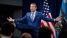 Pete'as Hegsethas / ANDREW HARNIK / Getty Images via AFP