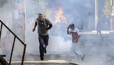 Turkijoje kurdus palaikantys demonstrantai susirėmė su policija
