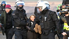 Greta Thunberg buvo trumpam sulaikyta per protestą Vokietijoje