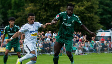 Philipas Otele (de&scaron;inėje)