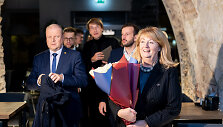 Restorane &bdquo;Grey&ldquo; Seimo rinkimų antrojo turo rezultatų laukia Lietuvos socialdemokratų partija