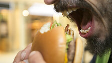 Antrą de&scaron;imtį Lietuvoje veikiantis "McDonald's" džiaugiasi kasmet augančiu pelnu ir žada naujų restoranų atidarymus