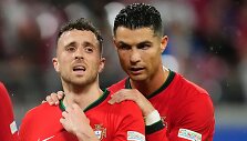 Diogo Jota ir Cristiano Ronaldo