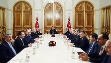 Turkijos prezidentas su ministrais