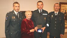Ponios Nijonilos susitikimas su ją i&scaron;gelbėjusiais pareigūnais
