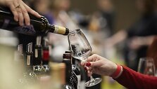 Kiekvienas parodos lankytojas gauna profesionalią degustacijų taurę dovanų