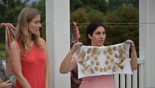 Luciana Marrone (de&scaron;inėje) mokė lietuves natūralaus dažymo