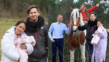 R.Morozovienės fotosesija su žirgais ir &scaron;eima
