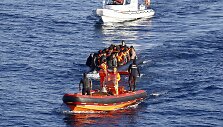Turkijos pakrantės apsauga sulaiko migrantų laivą