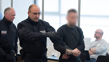 Vokietijoje prie&scaron; teismą stojo kra&scaron;tutinių de&scaron;iniųjų kuopelė
