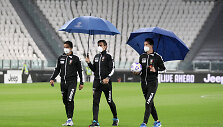 Teisėjai atvyko į Turino stadioną, bet mačas tarp &bdquo;Juventus&ldquo; ir &bdquo;Napoli&ldquo; neįvyko.