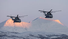 NATO sraigtasparniai / MOD/Royal Navy/SWNS / MOD/Royal Navy/SWNS