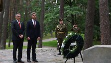 Izraelio ir Lietuvos užsienio reikalų ministrai Gideonas Saaras ir Kęstutis Budrys Panerių memoriale