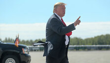 D.Trumpas pakeliui į Japoniją Aliaskoje
