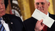 D.Trumpas rodo B.Obamos jam paliktą lai&scaron;ką.