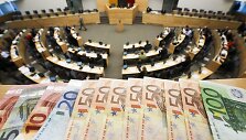 Seimas pirmą kartą svarsto kitų metų biudžetą