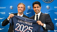 Luisas Enrique ir PSG bosas Nasseras Al-Khelaifi