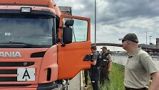 Aplinkosaugininkai kelyje tikrino tarptautinius atliekų vežėjus
