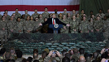 Donaldas Trumpas lanko JAV karius Afganistane