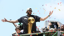 &bdquo;Celtics&ldquo; &scaron;venčia čempionų titulą