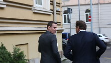 Raimondas Kurlianskis palieka STT su savo advokatu